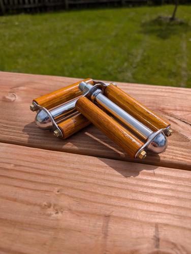 Pedali bici blocco legno fatti