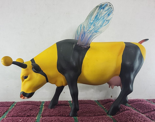 Mucca parade bumble bee - parade,
