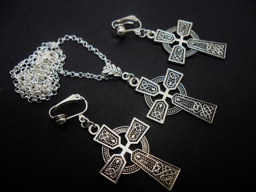 Set collana orecchini - e, a