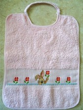 Bavaglino pappa bimba neonata ricamato punto croce cotone spugna rosa