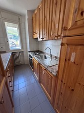 Cucina completa di elettrodomestici usata legno massello, stile rustico montagna