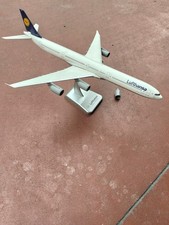Lufthansa Hogan A340-600