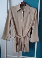 Tailleur giacca con spalline e