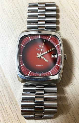Orologio svizzero rosso