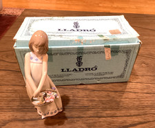 Lladro #5605, Tesori Floreali, Nina Con Cesta De Flores.