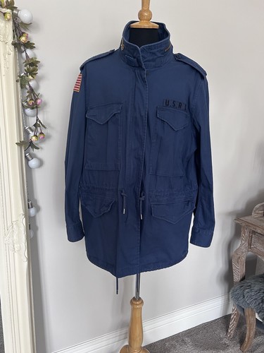 Cappotto nuovo con etichette