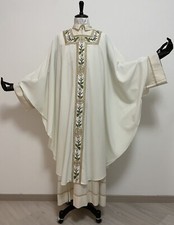 Casula bianca ricamata collo