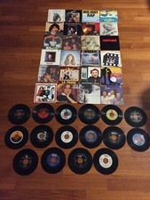 Lotto di 40 dischi 7’ Cocciante Berte’ Goggi Armani Van Halen Holiday Rap Bazar 