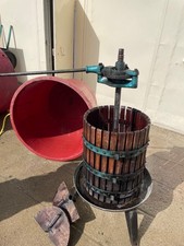 torchio per uva usato ,deraspatrice , botti per uva 