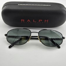 Occhiali da sole e custodia