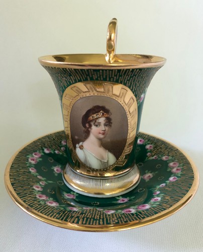 Antico piattino tazza