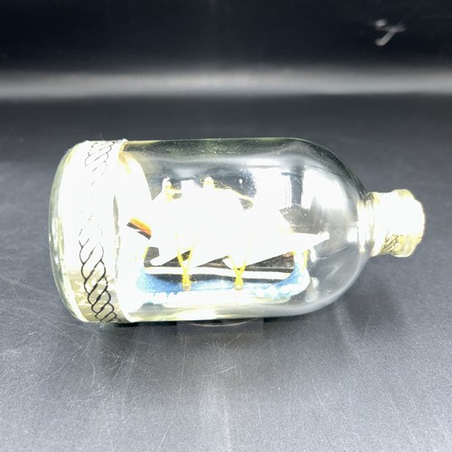 Vtg ship bottle - ship,