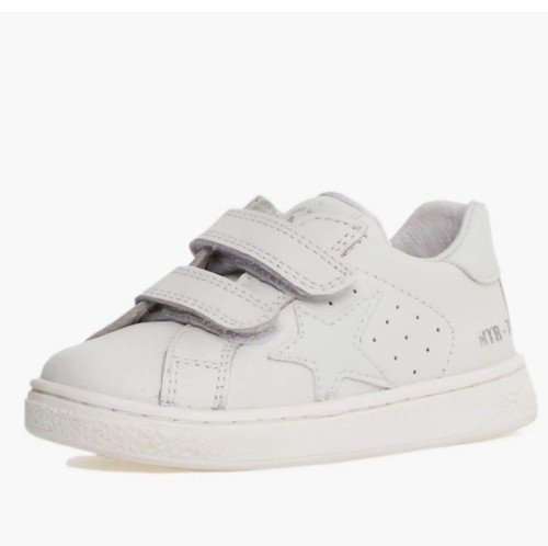 Nwt naturino pinn sneaker - nwt,