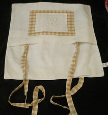 No.16/ Cushion Initials B
