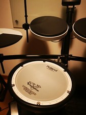 Electronic Drums Roland TD1KV with mesh head. Mai utilizzata live, solo in casa.