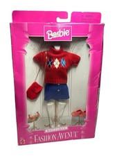1997 BARBIE Fashion Avenue BOUTIQUE maglione rosso scarpe preppy occhiali SCATOLA DANNEGGIATA