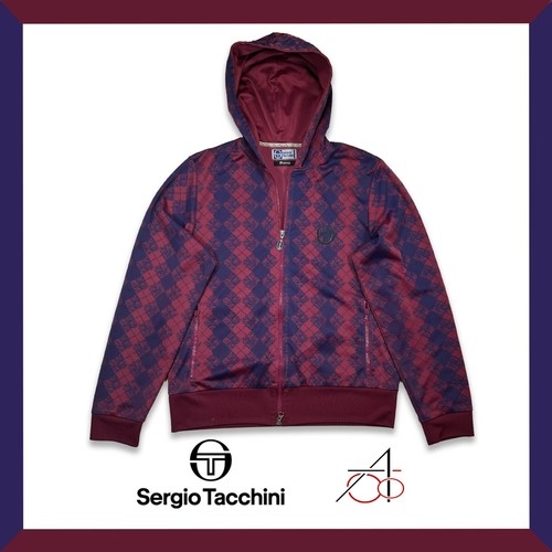Una trackjacket con cappuccio