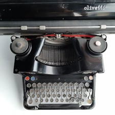 Macchina da scrivere Olivetti