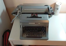Macchina da scrivere Olivetti