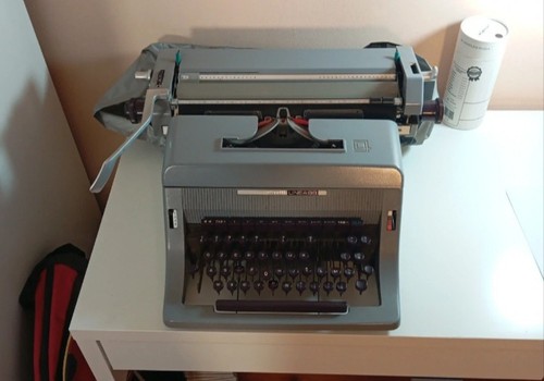 Macchina scrivere olivetti - da,