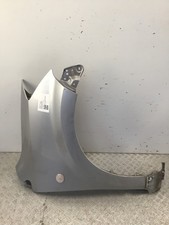 Parafango anteriore destro argento Daihatsu Sirion (M3) 679917