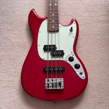 Fender Mustang Bass PJ Torino rosso fuori produzione colore MIM quasi come nuovo con custodia