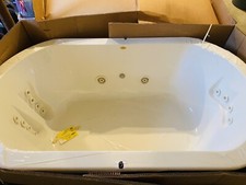 Jacuzzi w/ Chromatherapy