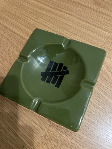 Posacenere imbattuto ceramica