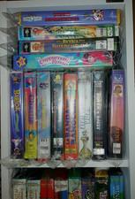 Videocassette Disney e non lotto di 100, in omaggio serie vhs pippi calze lunghe