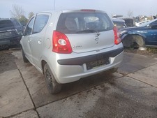 SPORTELLO CARBURANTE Nissan