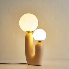 Lampada da tavolo in resina di