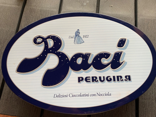 Scatola latta baci perugina - in,