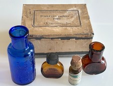 Farmacia antica scatola bottiglie