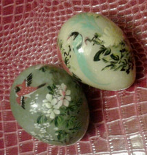 2 Uova da collezione in pietra dipinte