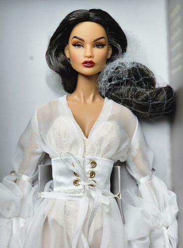 Fashion royalty dawn bloom - royalty,