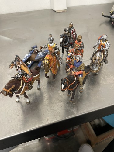 Cavalieri medievali piombo - , in