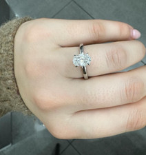 Anello ovale solitario