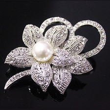 Spilla a forma di fiore