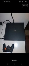 Sony PlayStation PS4 Pro Gamma 1TB, Nero 3 Joystick, Giochi E Cuffie Incluse