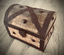 scrigno porta tesori o monete in legno