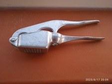 attrezzo spremi aglio e denocciolatore