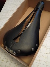  Selle Italia Anatomica in pelle intagliata classica nera nuova con scatola 