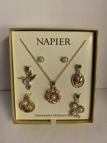 Nuovissimo set collana - , e