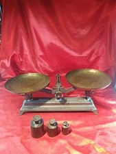 Antica bilancia in ghisa Force