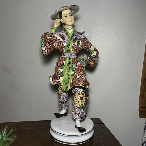 Statuina orientale ceramica