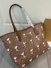 Nuova borsa Coach x PEANUTS CBJ89 City Tote Bag firma tela rivestita Snoopy Outlet