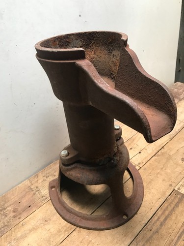 Antica vecchia pompa mano - pompa,
