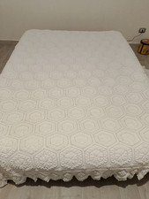 Coperta lavorata all'uncinetto, bianca di cotone