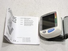 Misuratore di pressione Sanitas SBM 09 da polso a batterie AA art 659.60 manuale