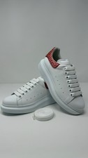 Nuove scarpe da ginnastica